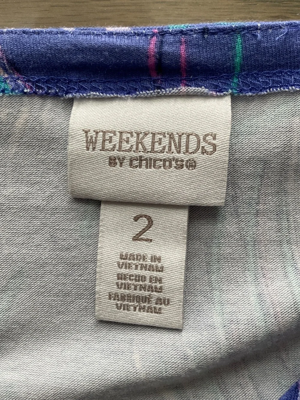 Ladies “Weekends By Chicos” long sleeve, V-Neck top.  Size 2. V. Good Condition! - Picture 7 of 7
